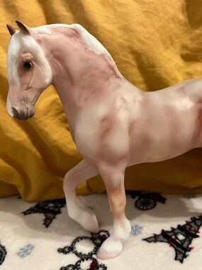 Breyer large size palomino excellent condition